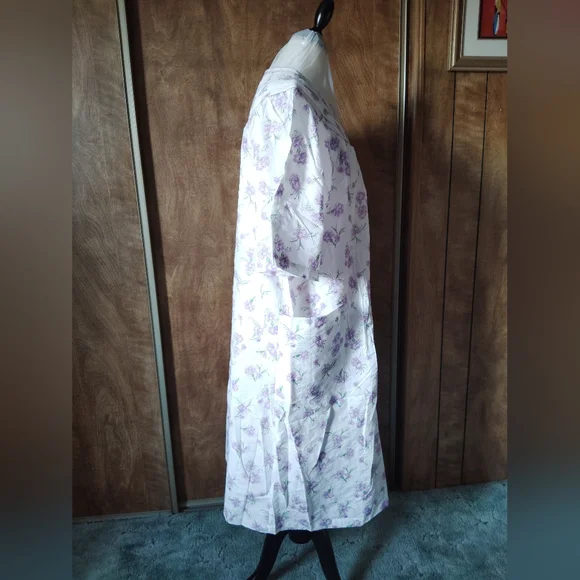 National Women's Lightweight Housecoat Mumu Pockets White Purple Floral Size 3X - Picture 4 of 11